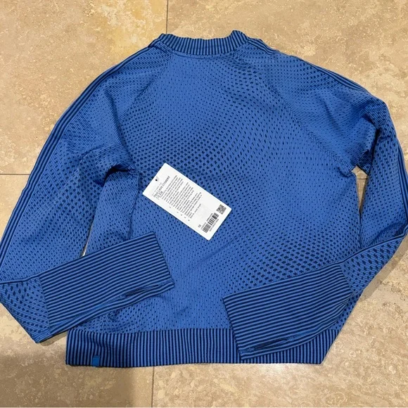 Lululemon 
REST LESS CROPPED HALF-ZIP
Grid Warp Blue Nile/Night Sea
Size 10 - Picture 5 of 6